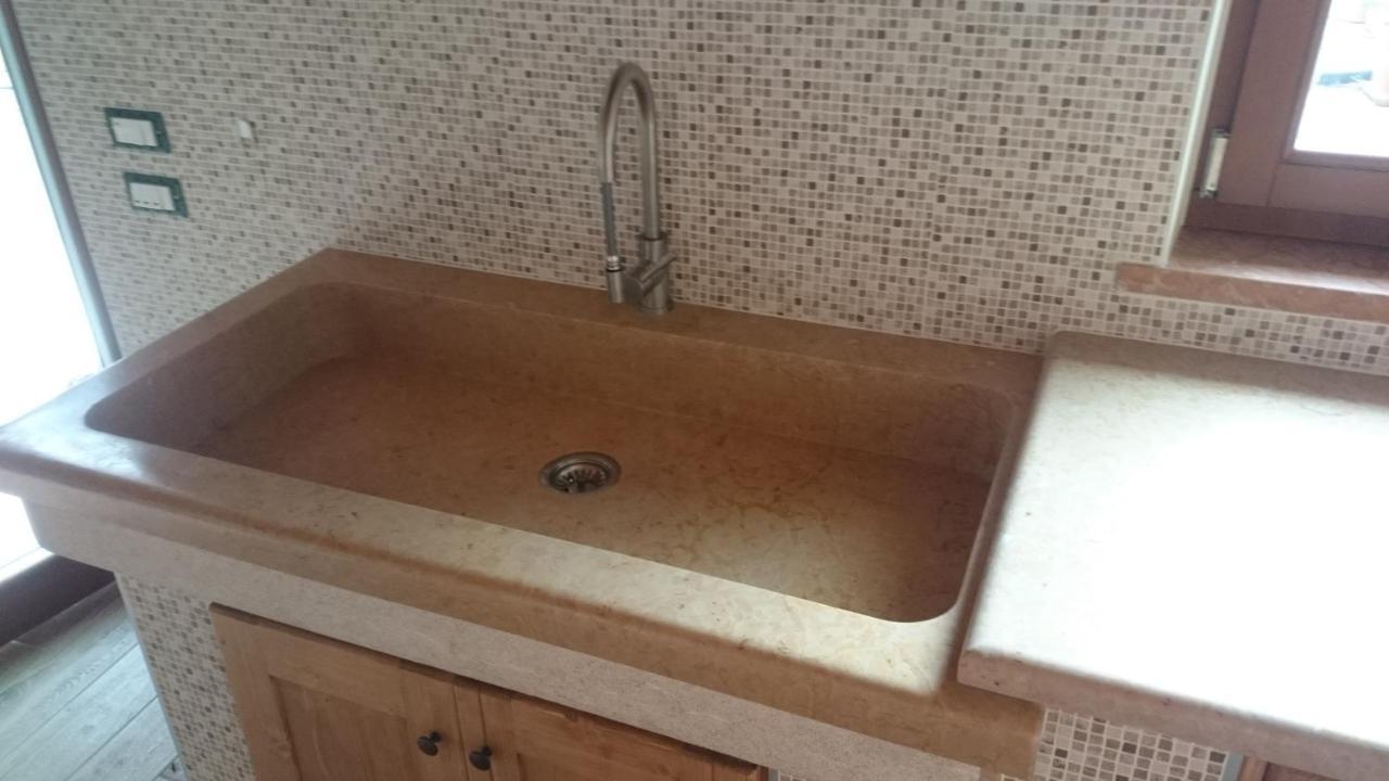 B&B Happy Guest Caprino Veronese Bagian luar foto